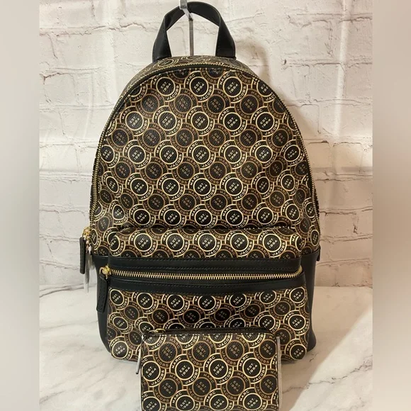 Marc Jacobs Leather Signet Backpack (Medium) + Card Wallet NWT Amazon.com: Marc Jacobs Black With Gold Hardware Groove  main image 2